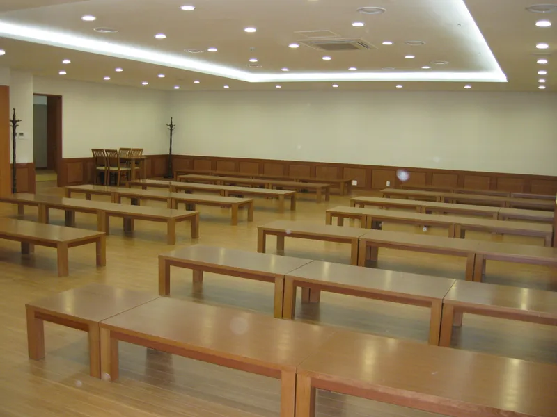 강릉아산병원장례식장 장례식장 외관 전경 및 주차장 상세 사진 1