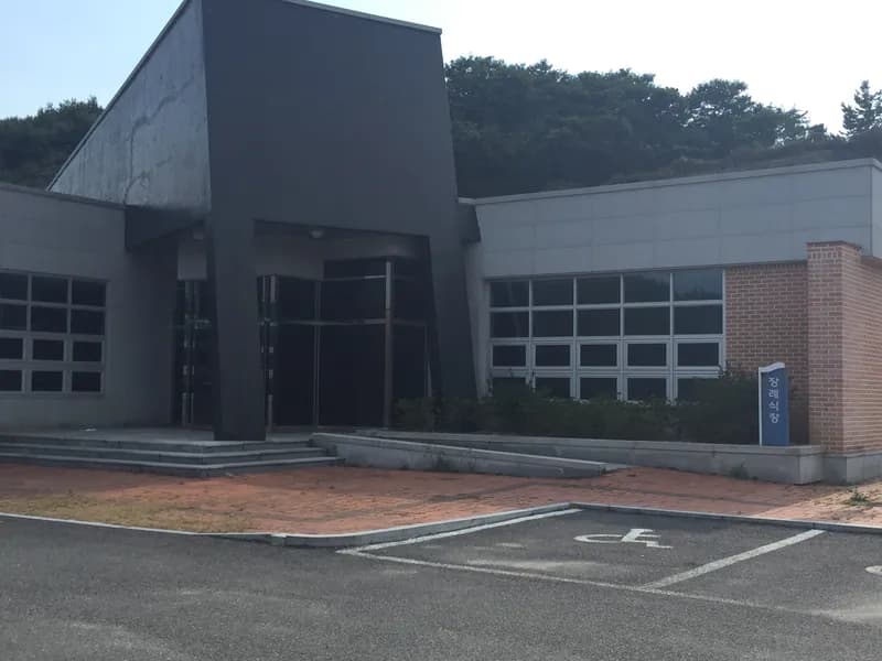 고전장례식장 장례식장 외관 전경 및 주차장 상세 사진 1