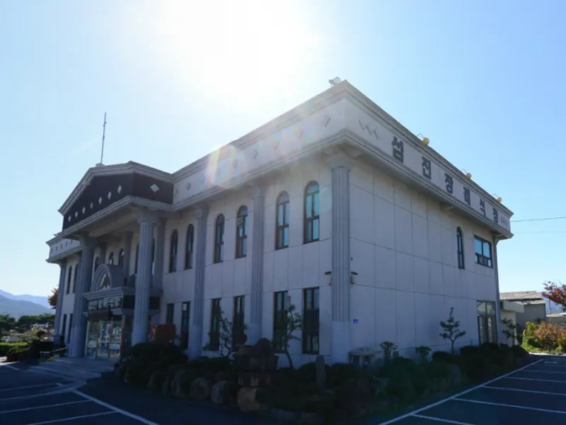 곡성섬진장례식장 장례식장 외관 전경 및 주차장 상세 사진 1