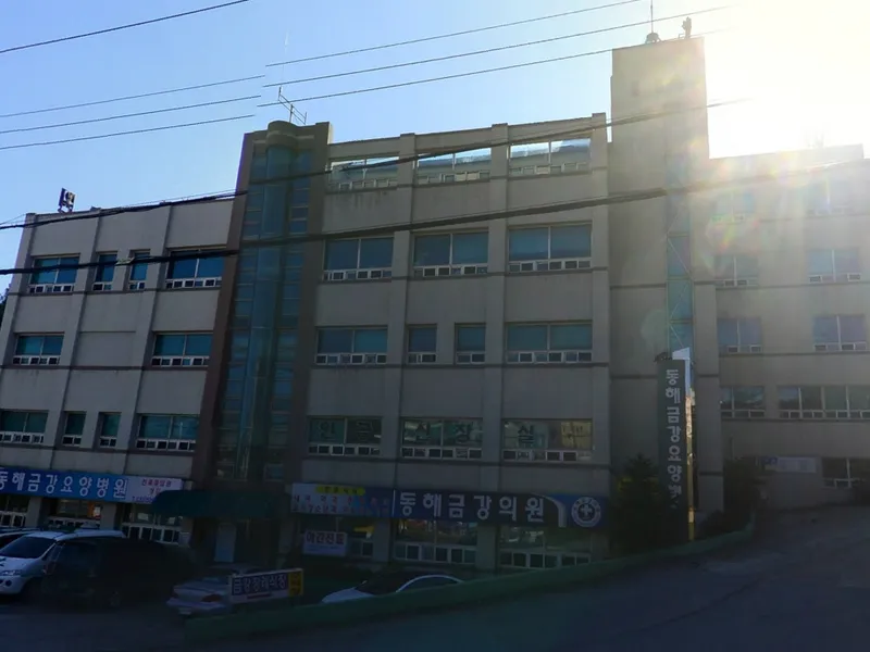 금강병원장례식장 장례식장 외관 전경 및 주차장 상세 사진 1