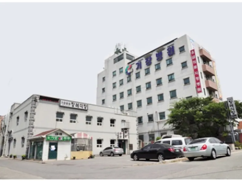 기장병원장례식장 장례식장 외관 전경 및 주차장 상세 사진 1
