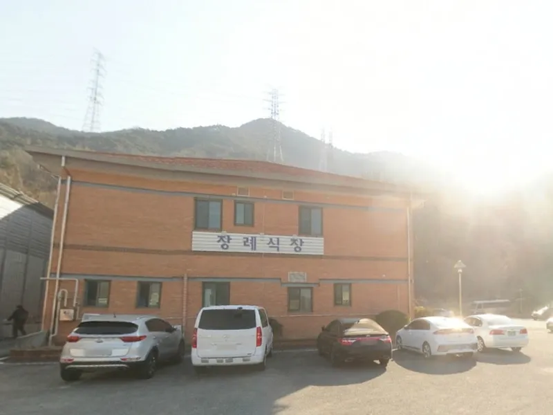 (복)대구가톨릭사회복지회논공 장례식장 장례식장 외관 전경 및 주차장 상세 사진 1