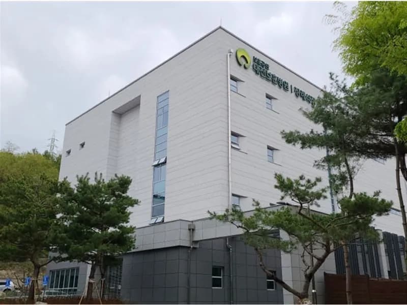 대전보훈병원장례식장 장례식장 외관 전경 및 주차장 상세 사진 1