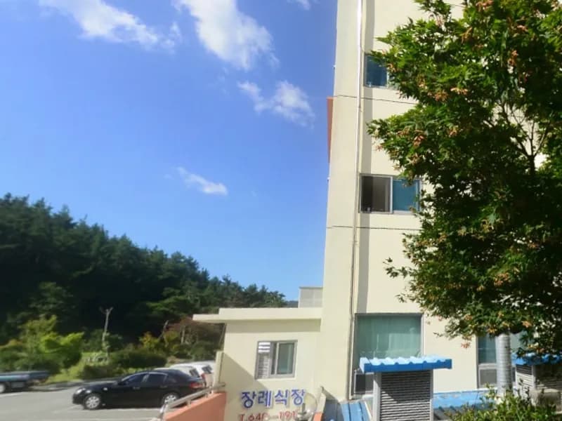 경남도립노인전문병원장례식장 장례식장 외관 전경 및 주차장 상세 사진 1