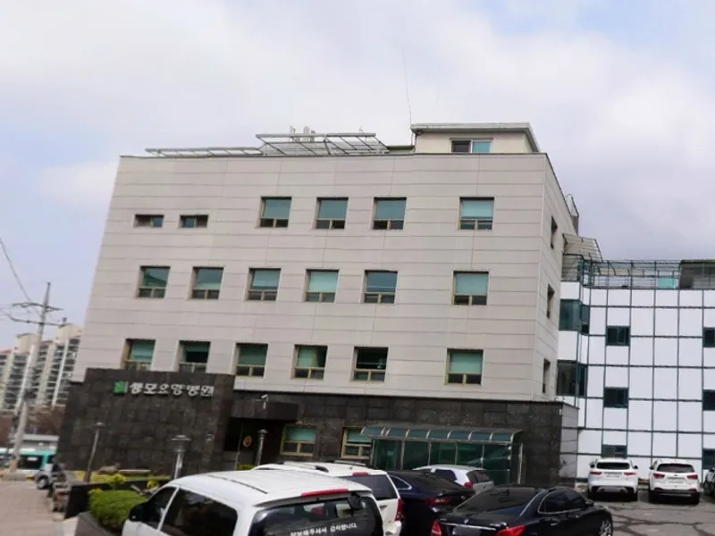 성모장례식장 장례식장 외관 전경 및 주차장 상세 사진 1