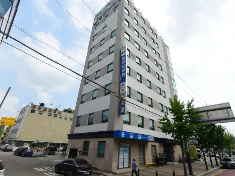 동안산병원장례식장 장례식장 외관 전경 및 주차장 상세 사진 1