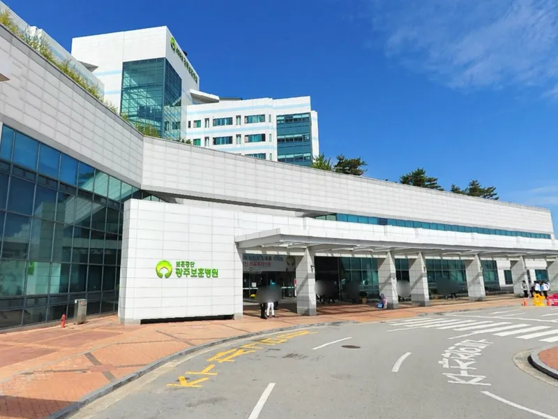광주보훈병원장례식장 장례식장 외관 전경 및 주차장 상세 사진 1