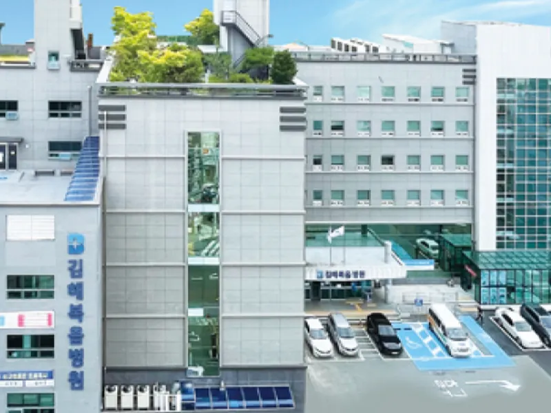 김해복음병원장례식장 장례식장 외관 전경 및 주차장 상세 사진 1