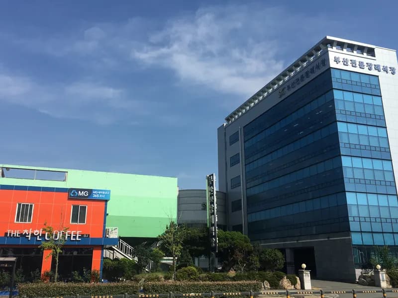 부산전문장례식장 장례식장 외관 전경 및 주차장 상세 사진 1