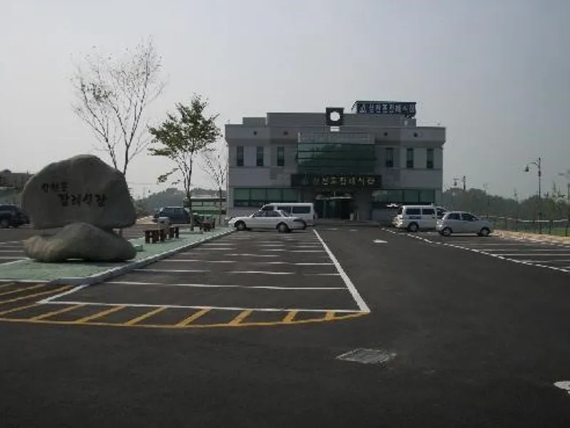 삼천포장례식장 장례식장 외관 전경 및 주차장 상세 사진 1