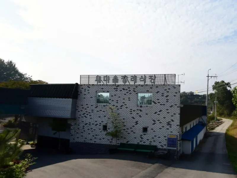 새마을장례식장 장례식장 외관 전경 및 주차장 상세 사진 1