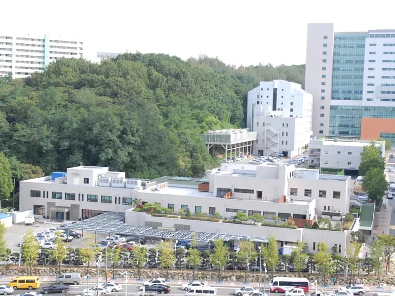서울성모장례식장 장례식장 외관 전경 및 주차장 상세 사진 1