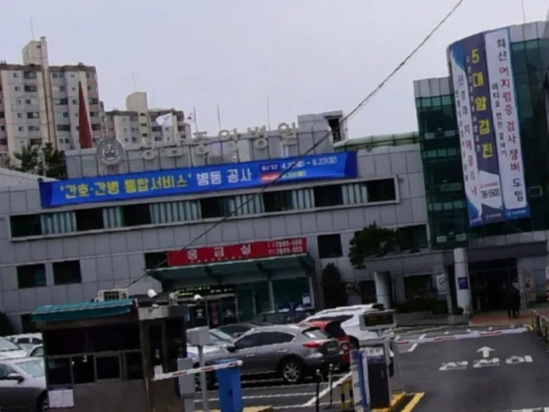 성남중앙병원장례식장 장례식장 외관 전경 및 주차장 상세 사진 1