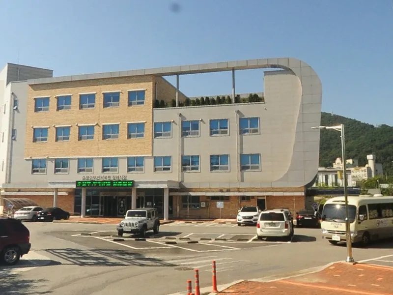 순창군보건의료원장례식장 장례식장 외관 전경 및 주차장 상세 사진 1