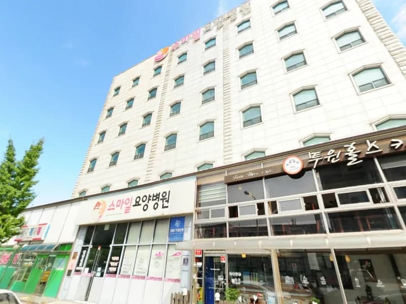 시흥우리장례식장 장례식장 외관 전경 및 주차장 상세 사진 1