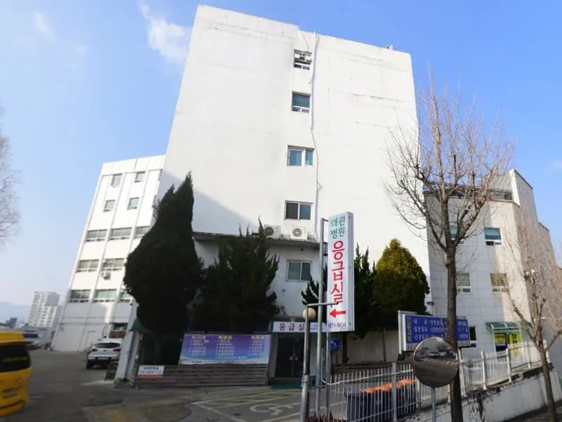 왜관병원장례식장 장례식장 외관 전경 및 주차장 상세 사진 1