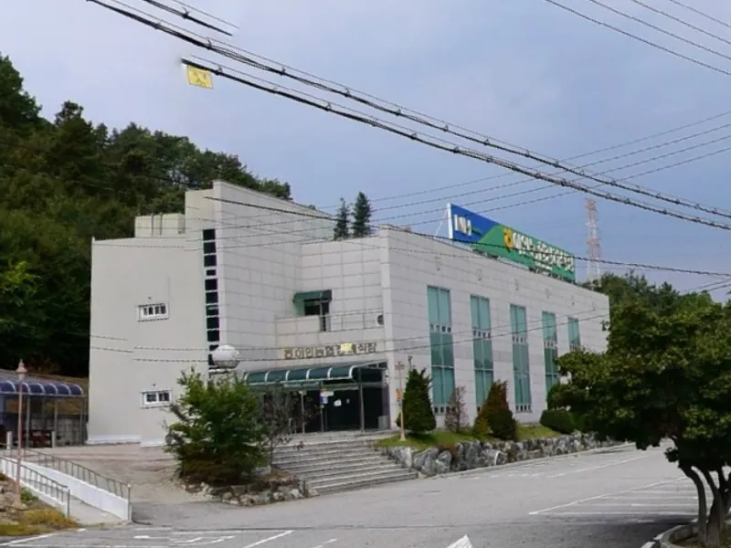 이인농협장례식장 장례식장 외관 전경 및 주차장 상세 사진 1