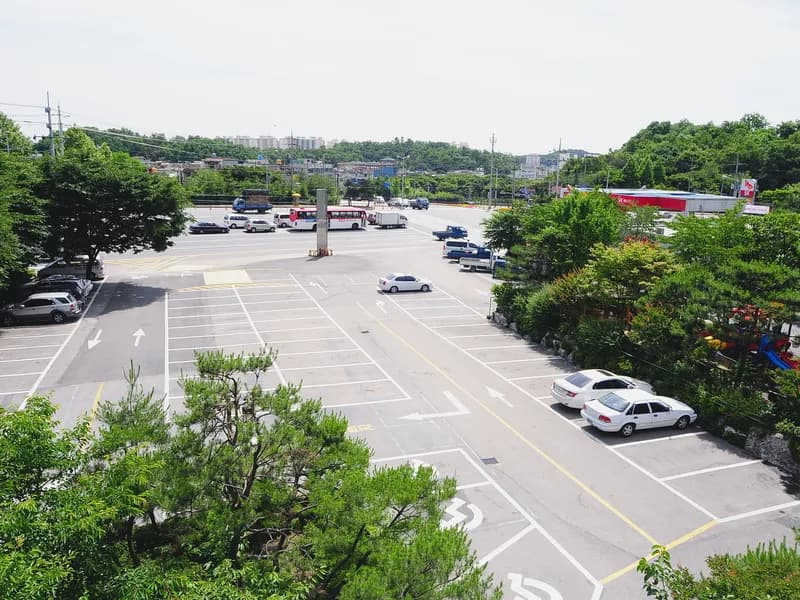 코스모스제일장례식장 장례식장 외관 전경 및 주차장 상세 사진 1