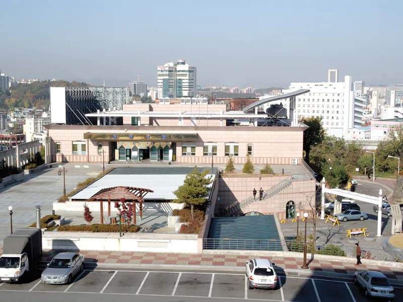 조선대학교병원장례식장 장례식장 외관 전경 및 주차장 상세 사진 1