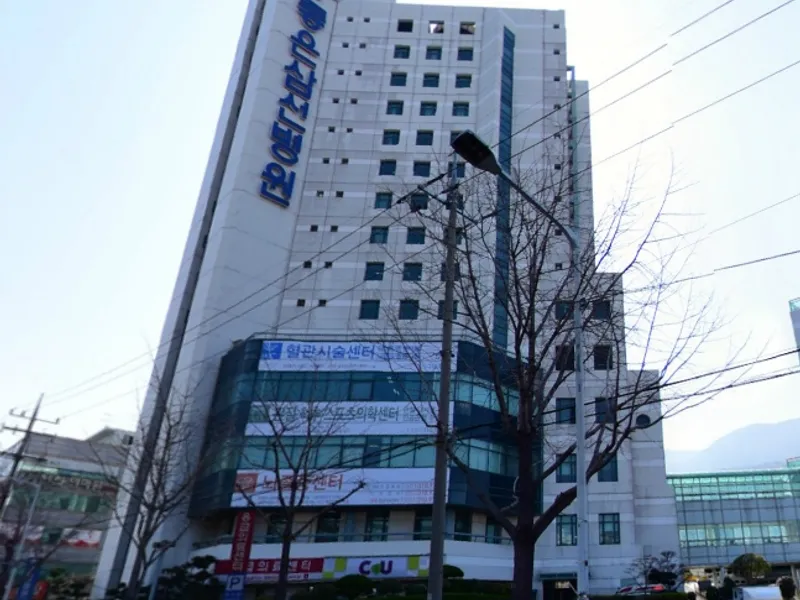 비이케이더블유 좋은삼선병원지점 장례식장 외관 전경 및 주차장 상세 사진 1