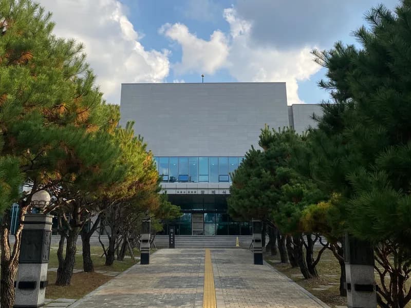 수원시연화장장례식장 장례식장 외관 전경 및 주차장 상세 사진 1