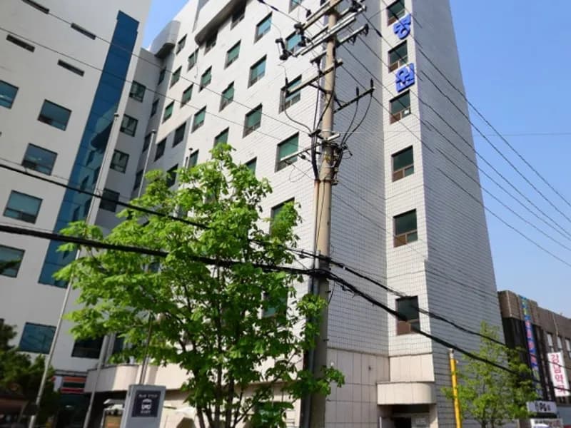 중앙병원장례식장 장례식장 외관 전경 및 주차장 상세 사진 1