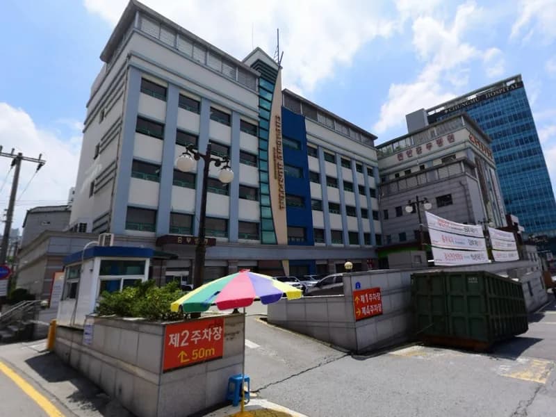 천안충무병원 국화원장례식장 장례식장 외관 전경 및 주차장 상세 사진 1