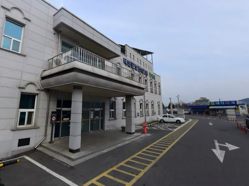 태안군보건의료원 상례원 장례식장 외관 전경 및 주차장 상세 사진 1