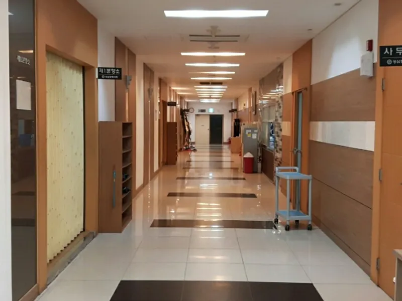 풍기성심요양병원장례식장 장례식장 외관 전경 및 주차장 상세 사진 1