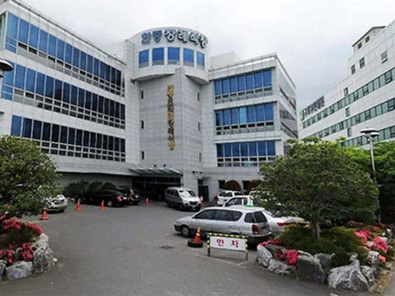 한중프라임장례식장 장례식장 외관 전경 및 주차장 상세 사진 1