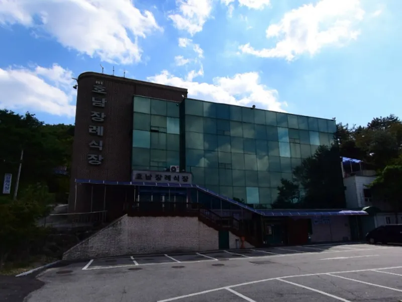 정읍호남장례식장 장례식장 외관 전경 및 주차장 상세 사진 1