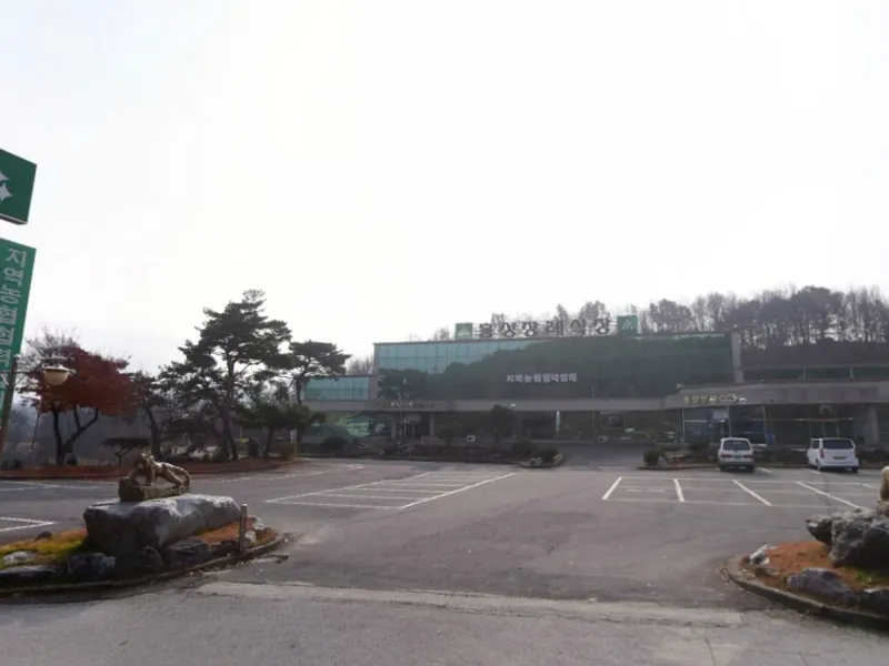 홍성장례식장 장례식장 외관 전경 및 주차장 상세 사진 1