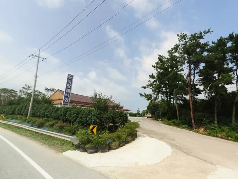 흥덕장례식장 장례식장 외관 전경 및 주차장 상세 사진 1