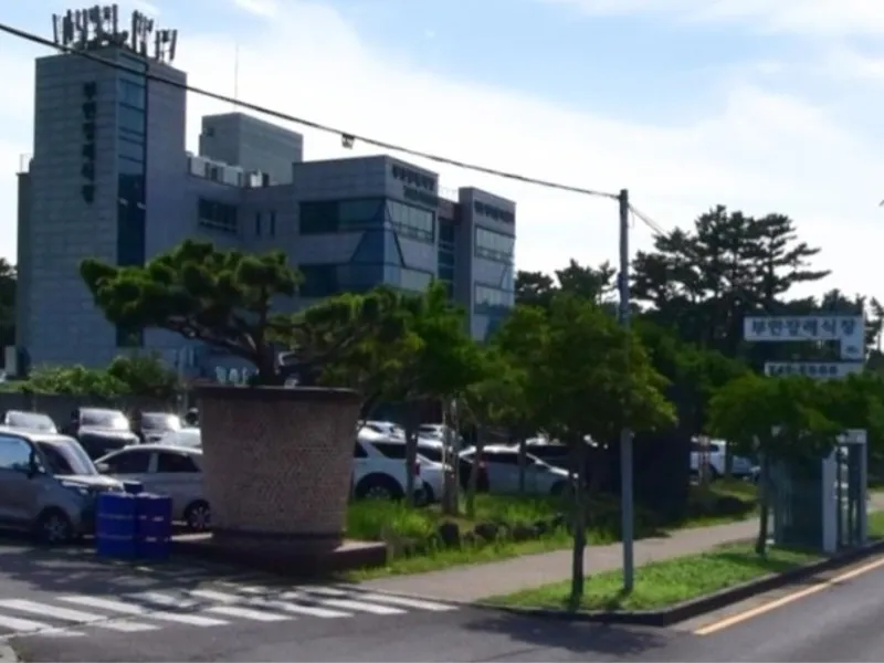 그랜드부민장례식장 장례식장 외관 전경 및 주차장 상세 사진 1