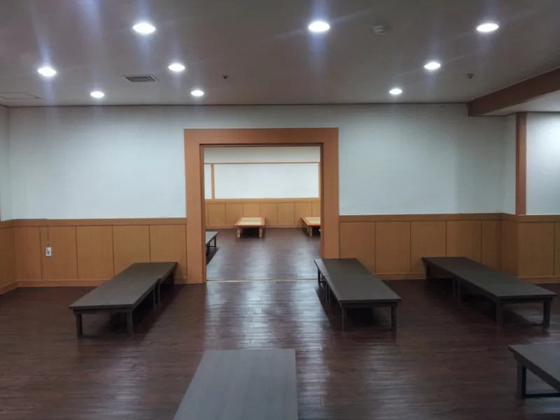 서부산시민장례식장 장례식장 외관 전경 및 주차장 상세 사진 1