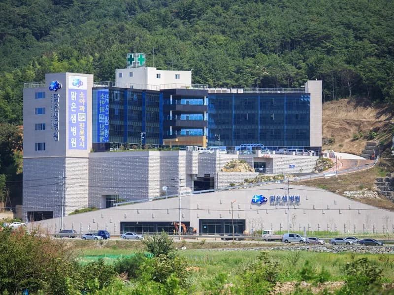 맑은샘병원장례식장 장례식장 외관 전경 및 주차장 상세 사진 1