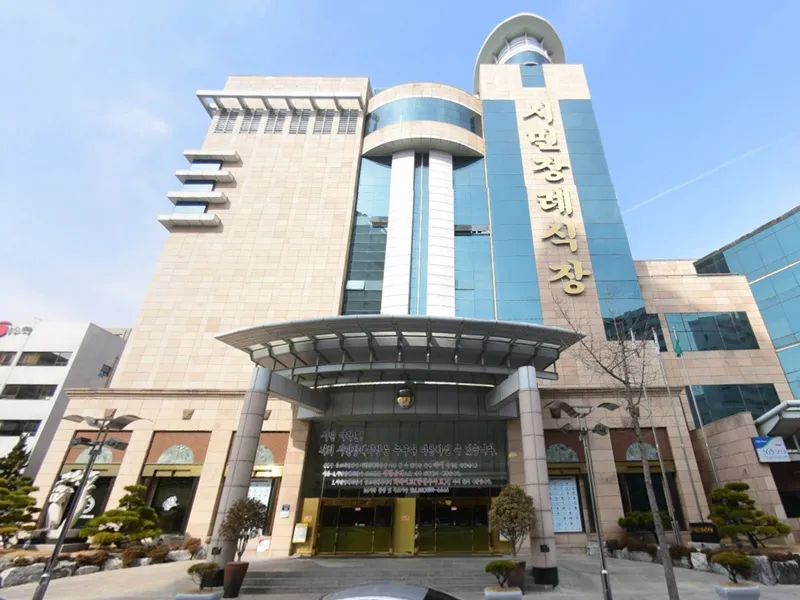 시민장례식장 장례식장 외관 전경 및 주차장 상세 사진 1