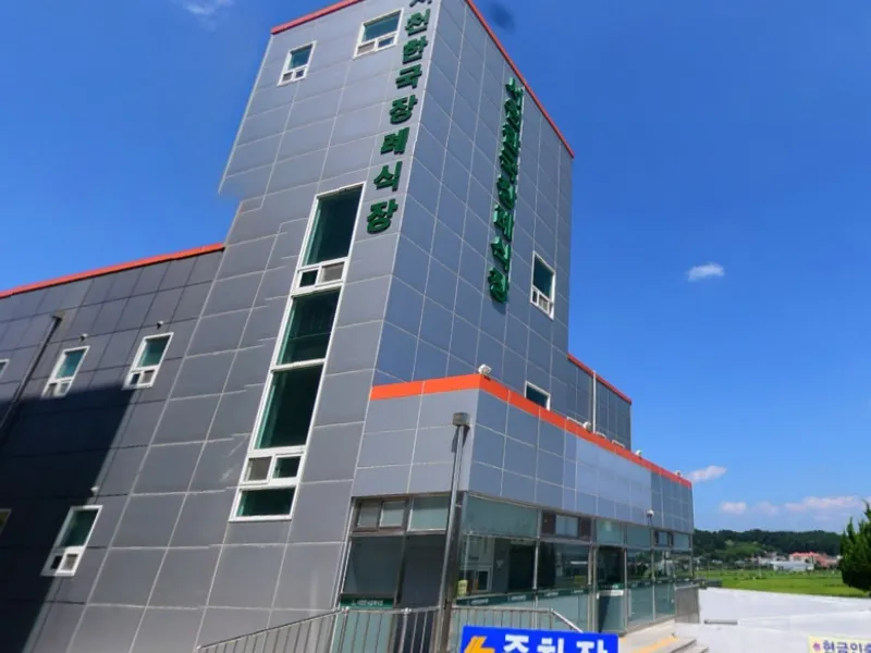 서천한국장례식장 장례식장 외관 전경 및 주차장 상세 사진 1