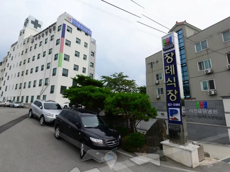 사천중앙요양병원장례식장 장례식장 외관 전경 및 주차장 상세 사진 1