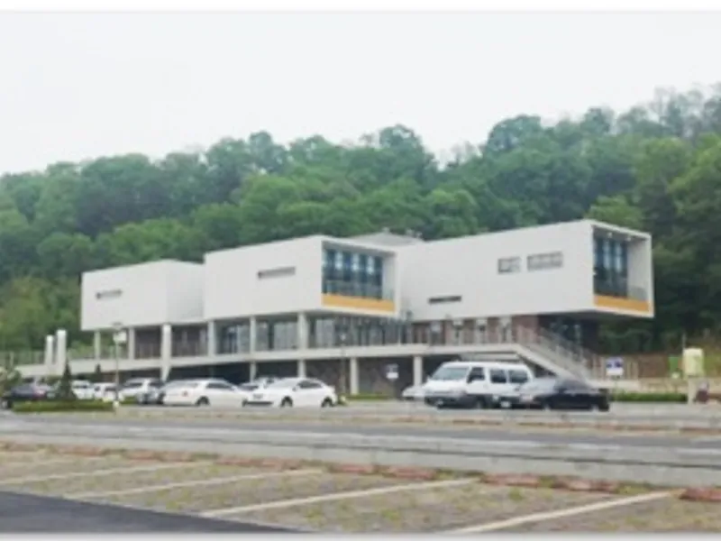 칠곡군농협연합장례식장 장례식장 외관 전경 및 주차장 상세 사진 1