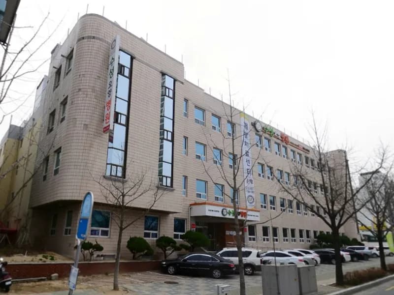 수성요양병원장례식장 장례식장 외관 전경 및 주차장 상세 사진 1