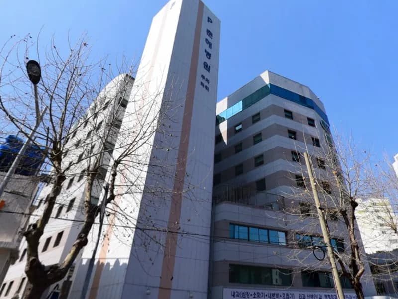 춘해병원장례식장 장례식장 외관 전경 및 주차장 상세 사진 1