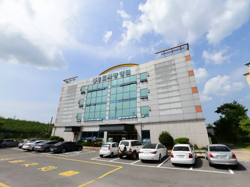 나주효사랑요양병원장례식장 장례식장 외관 전경 및 주차장 상세 사진 1