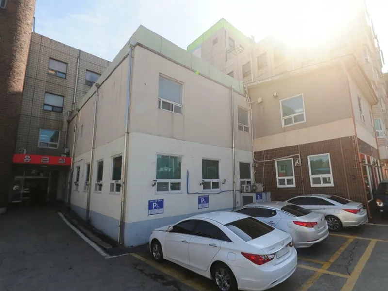 동해동인병원장례식장 장례식장 외관 전경 및 주차장 상세 사진 1