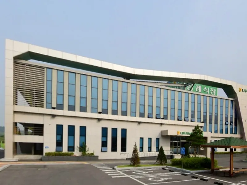 영산포농협장례식장 장례식장 외관 전경 및 주차장 상세 사진 1
