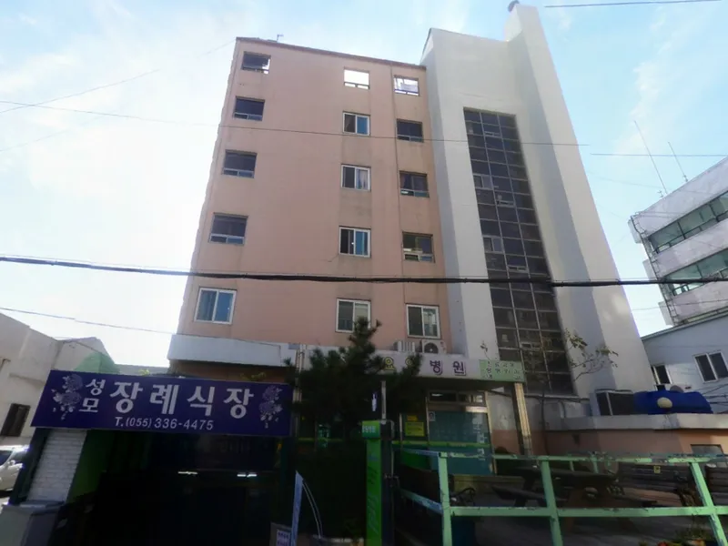 성모병원장례식장 장례식장 외관 전경 및 주차장 상세 사진 1