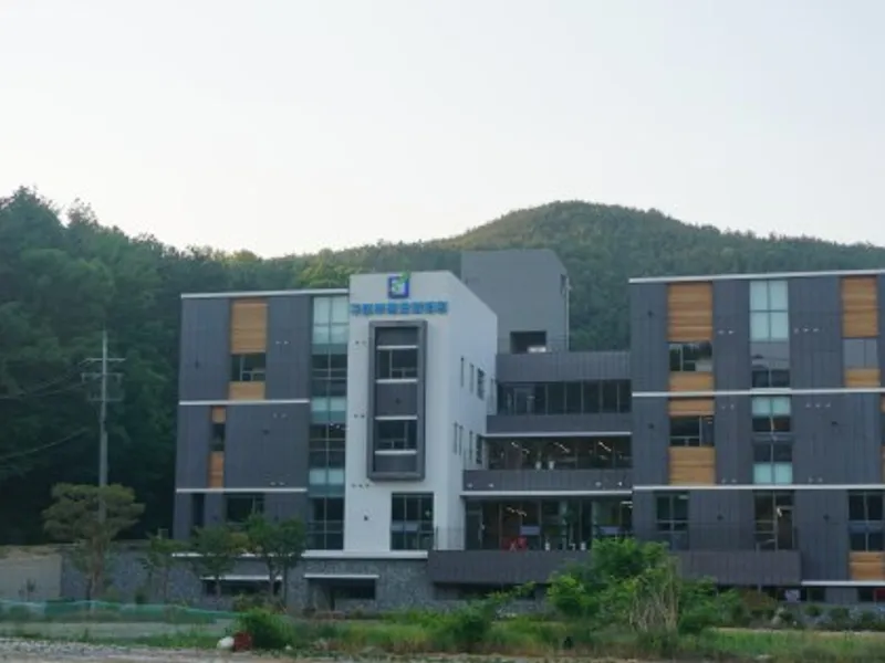 구미푸른요양병원장례식장 장례식장 외관 전경 및 주차장 상세 사진 1