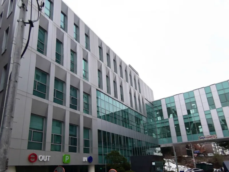 한양대학교구리병원장례식장 장례식장 외관 전경 및 주차장 상세 사진 1