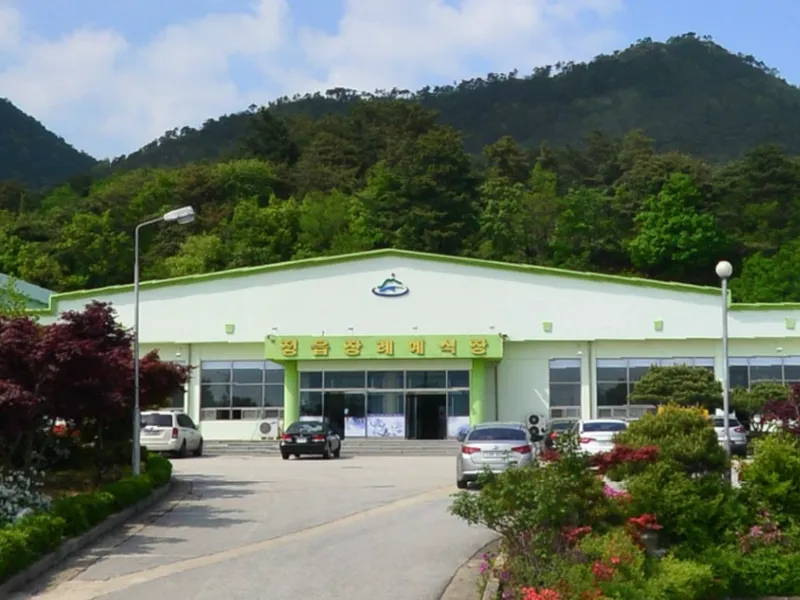 정읍장례식장 장례식장 외관 전경 및 주차장 상세 사진 1