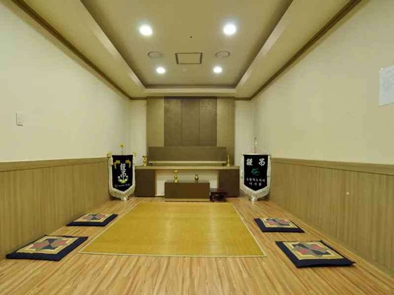 충주기독장례식장 장례식장 외관 전경 및 주차장 상세 사진 1